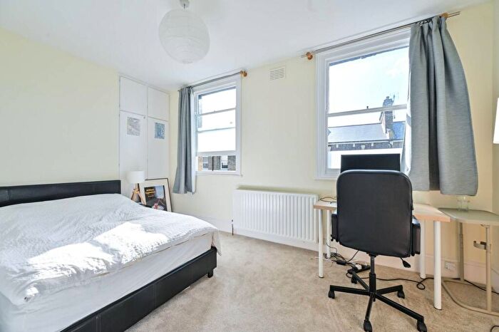 2 Bedroom Flat To Rent In Charleston Street, Elephant And Castle, London, SE17