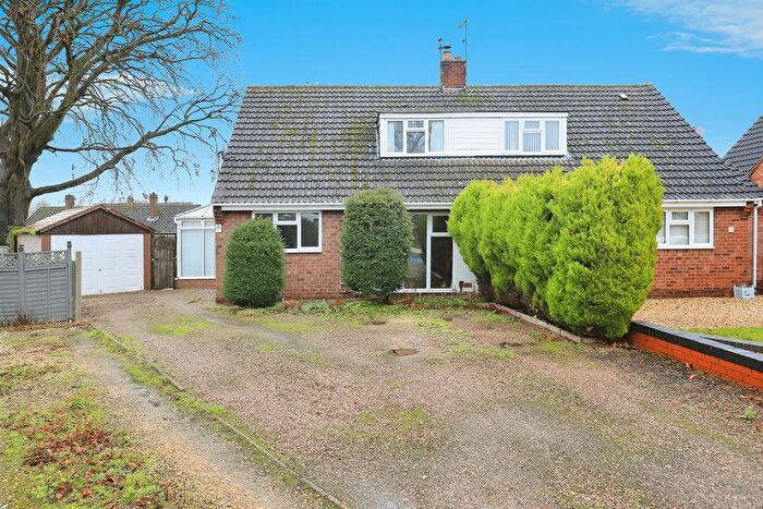 3 Bedroom Semi Detached House For Sale In Pinewood Close, Kidderminster, DY11