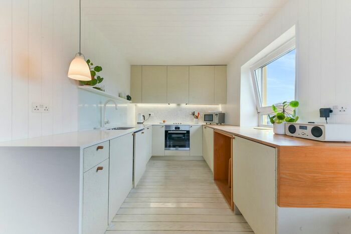 2 Bedroom Flat To Rent In Ethelburga Tower, SW11