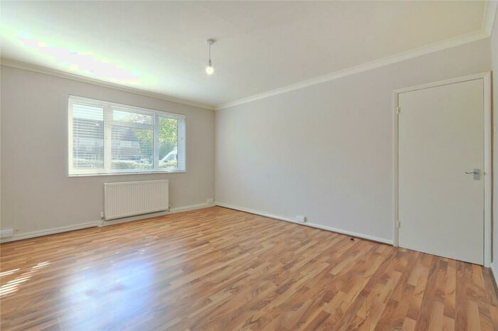 2 Bedroom Flat To Rent In Vines Avenue, Finchley Central, N3