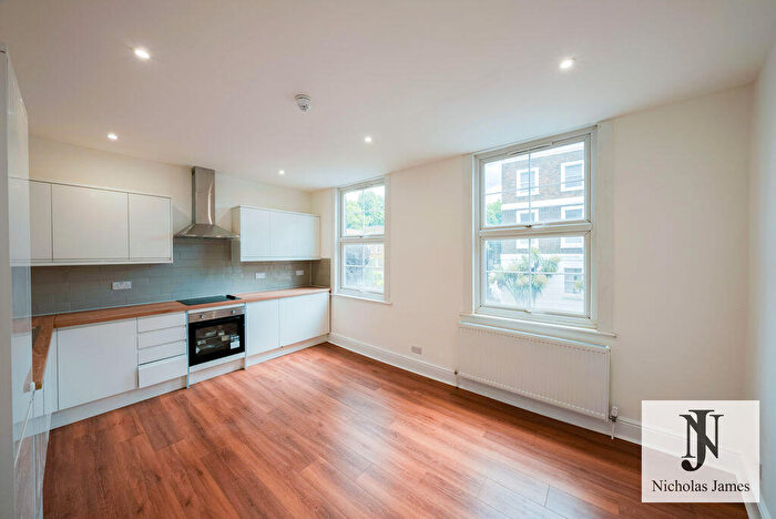 3 Bedroom Flat To Rent In St. Pauls Road, Islington, London, N1