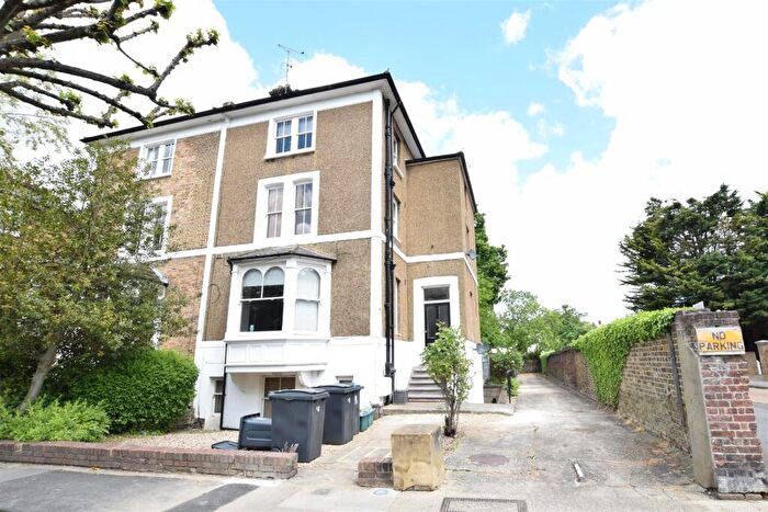 Studio To Rent In St. James Road, Surbiton, KT6