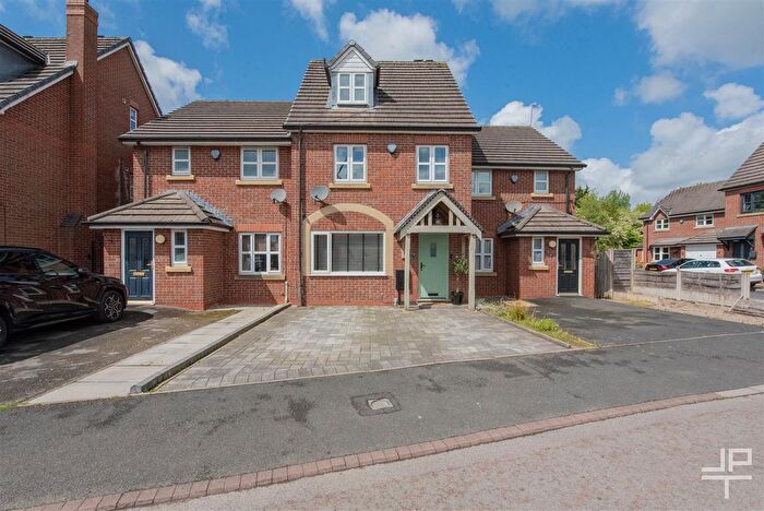 4 Bedroom Mews For Sale In Hawkhurst Park, Leigh, WN7