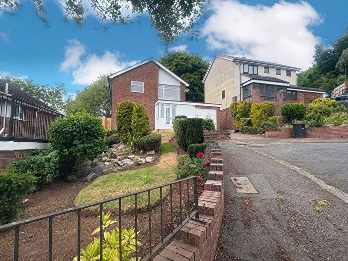 4 Bedroom Detached House To Rent In View Drive, Dudley, DY2