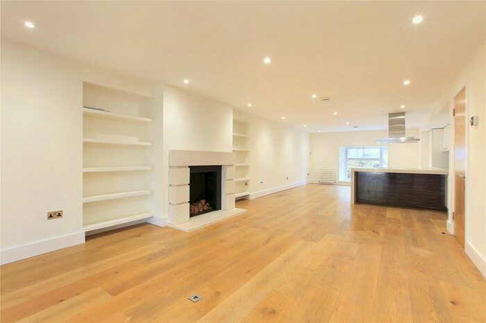 2 Bedroom Flat To Rent In Grafton Square, Clapham, London, SW4