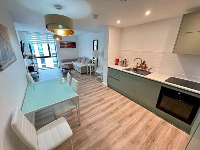 2 Bedroom Flat For Sale In Calibra Court, Luton, LU2