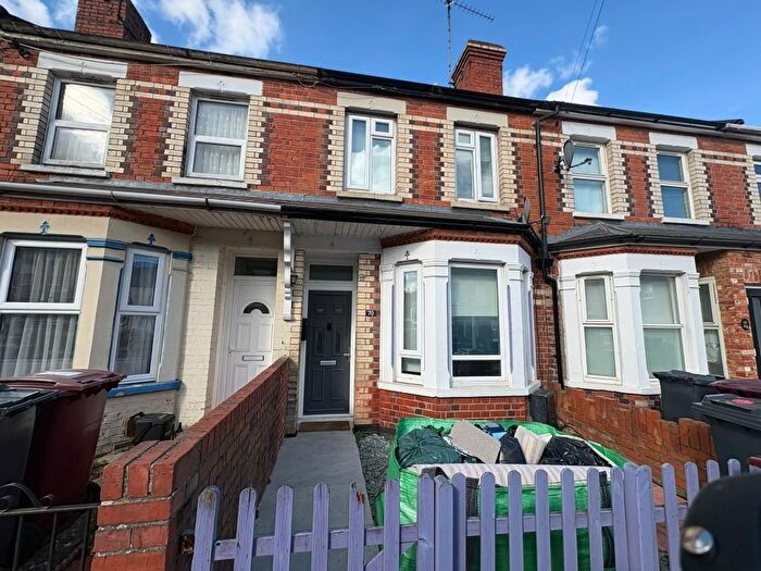 2 Bedroom Terraced House For Sale In West Reading, Berkshire, RG30