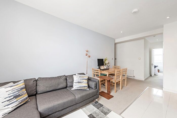 2 Bedroom Flat To Rent In Gloucester Terrace, London, W2