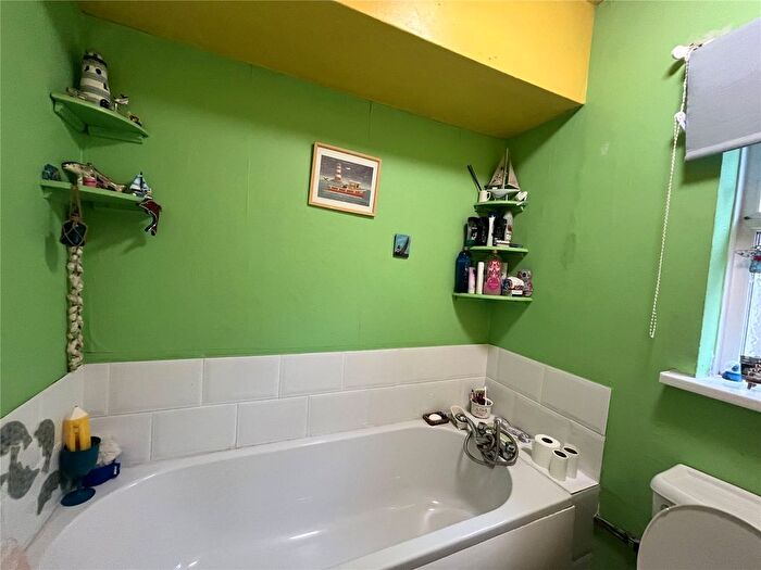 2 Bedroom Flat For Sale In Channel Park Avenue, Plymouth, Devon, PL3