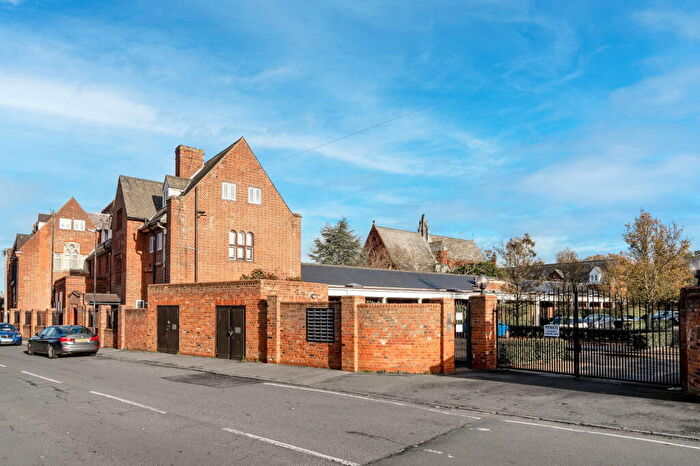 1 Bedroom Flat For Sale In Hatch Lane, Windsor, SL4