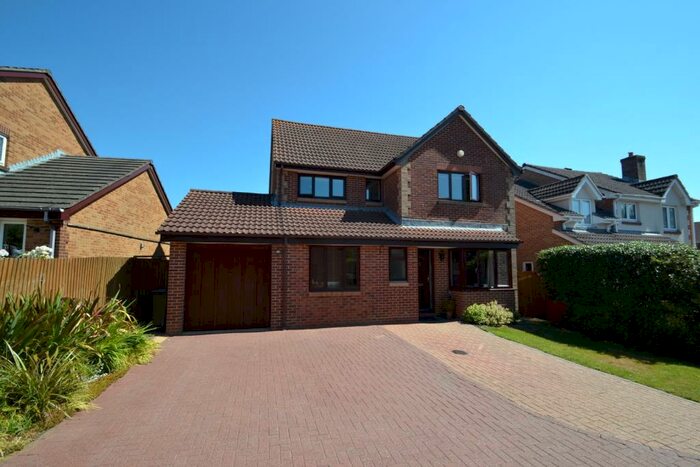 4 Bedroom Detached House To Rent In Broadstone, BH18