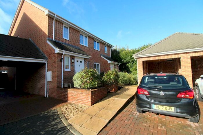 3 Bedroom Semi-Detached House To Rent In Wildwood Close, Fareham, PO14