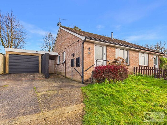 2 Bedroom Semi Detached Bungalow For Sale In Fouracre Way, Kingsteignton, TQ12