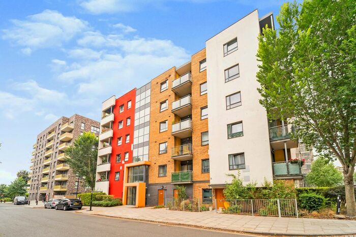 3 Bedroom Flat To Rent In Lawrence Court, Palmerston Road, Acton, W3