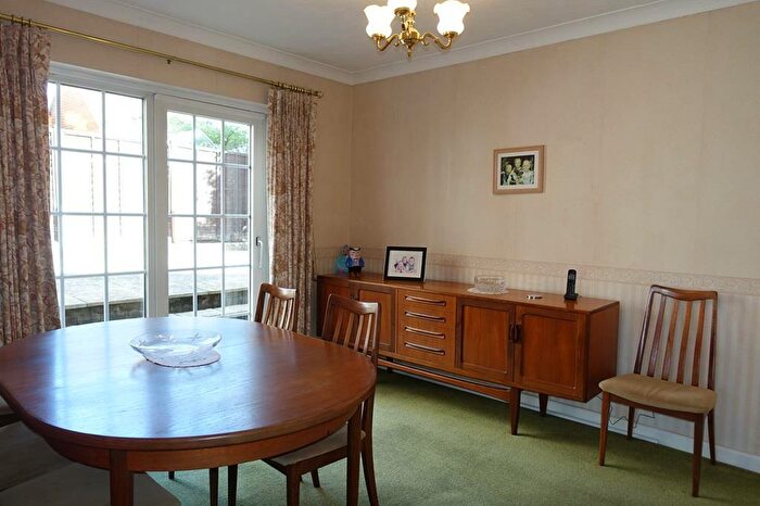 2 Bedroom Bungalow For Sale In The Chase, Findon, BN14