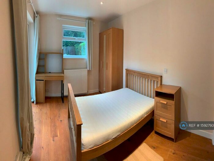 5 Bedroom Detached House To Rent In Ashenden Road, Guildford, GU2