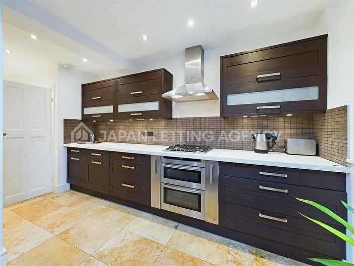 4 Bedroom Semi-Detached House To Rent In Alwyn Gardens, London, W3