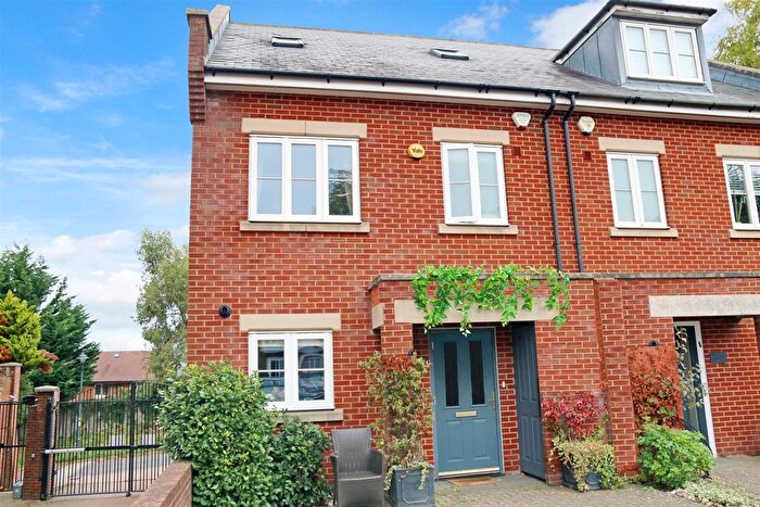 4 Bedroom Mews For Sale In Blenheim Mews, Shenley, WD7