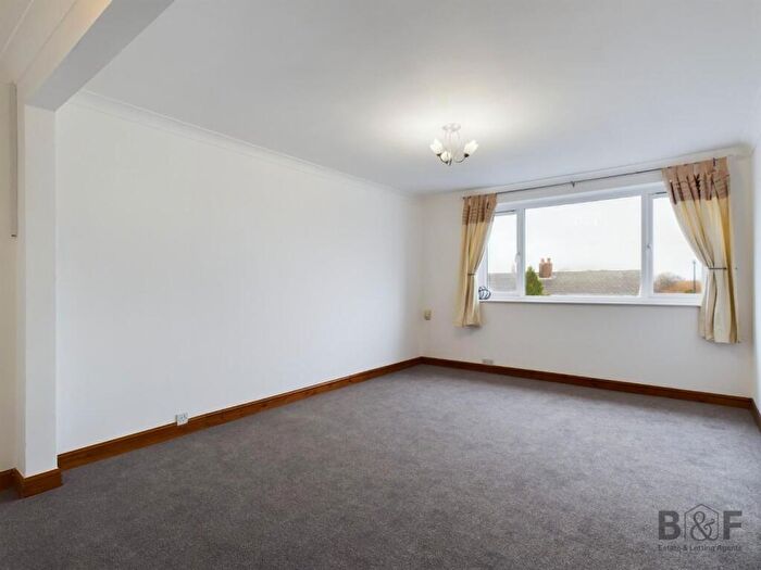 3 Bedroom Flat To Rent In Westbourne Road, Downend, BS16