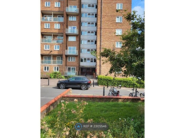 2 Bedroom Flat To Rent In Joseph Court, London, N16
