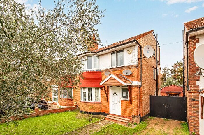 4 Bedroom Semi Detached House For Sale In Bowes Road, East Acton, W3