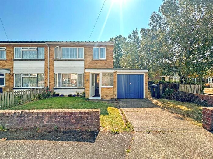3 Bedroom Semi-Detached House For Sale In Barn Close, Canterbury, CT3