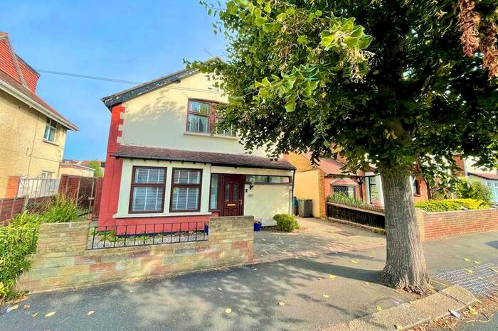 Houses for sale & to rent in SS2 5LU, Bournemouth Park
