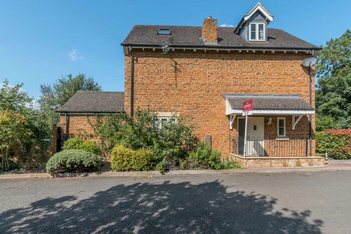 4 Bedroom Semi-Detached House To Rent In Crabtree Close, Bloxham, OX15