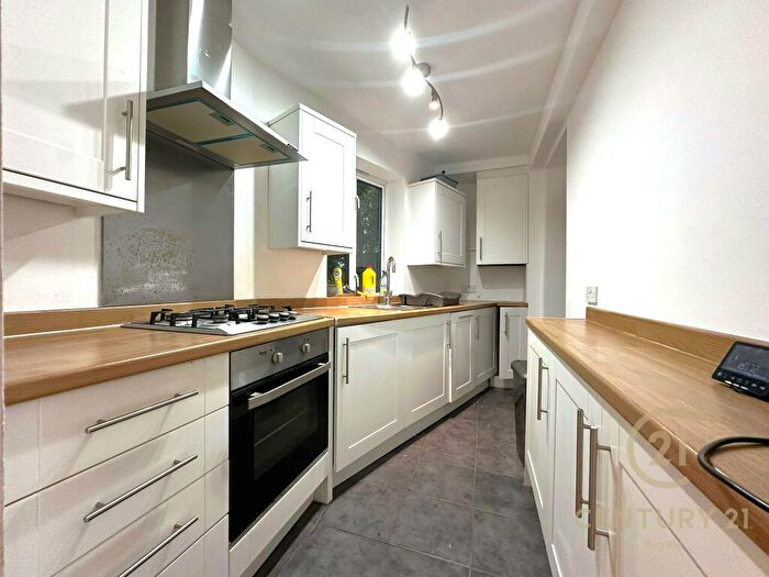 3 Bedroom Maisonette To Rent In Oak Hill Grove Surbiton, KT6