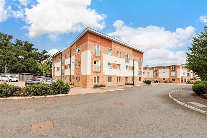 2 Bedroom Flat For Sale In Thornton Close, Leatherhead, Surrey, KT22