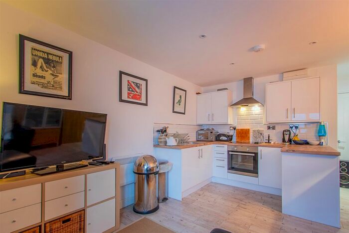 1 Bedroom Maisonette To Rent In Oakfield Street, Roath, Cardiff, CF24