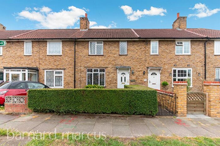 3 Bedroom Terraced House For Sale In Buckland Walk, Morden, SM4