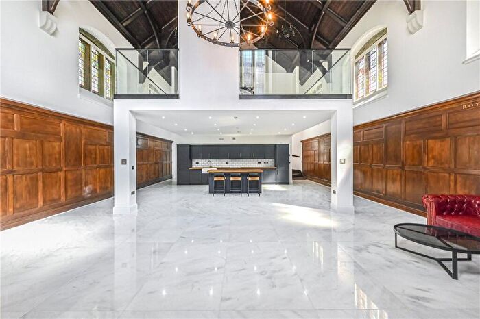 2 Bedroom Maisonette For Sale In Village Square, London, SE18