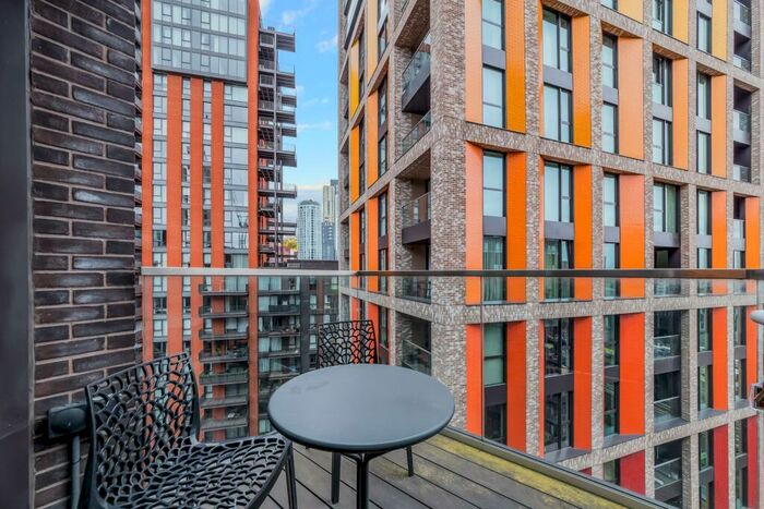 2 Bedroom Flat For Sale In Glacier House, The Residence, Nine Elms, SW11