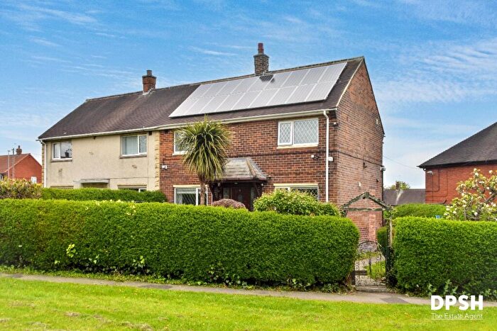3 Bedroom Semi-Detached House For Sale In Deansway, Morley, Leeds, LS27
