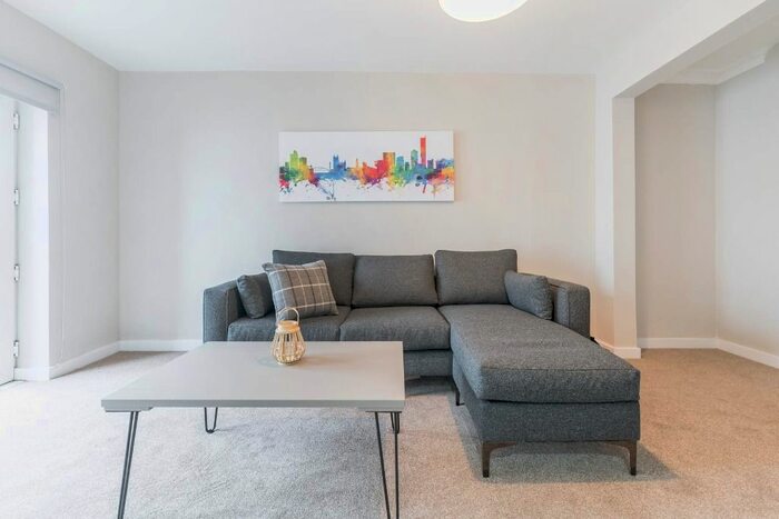 4 Bedroom Semi-Detached House To Rent In Langworthy Road, Salford, Manchester, M6