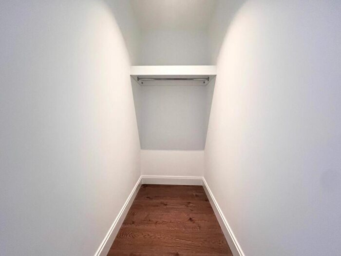 2 Bedroom Apartment To Rent In Fl, Gasholder Place, SE11