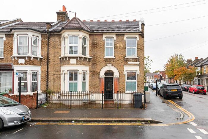 3 Bedroom Flat For Sale In Pearcroft Road, Leytonstone, E11
