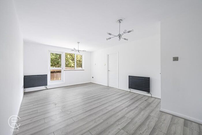 2 Bedroom Flat To Rent In Abbeyfields Close, NW10