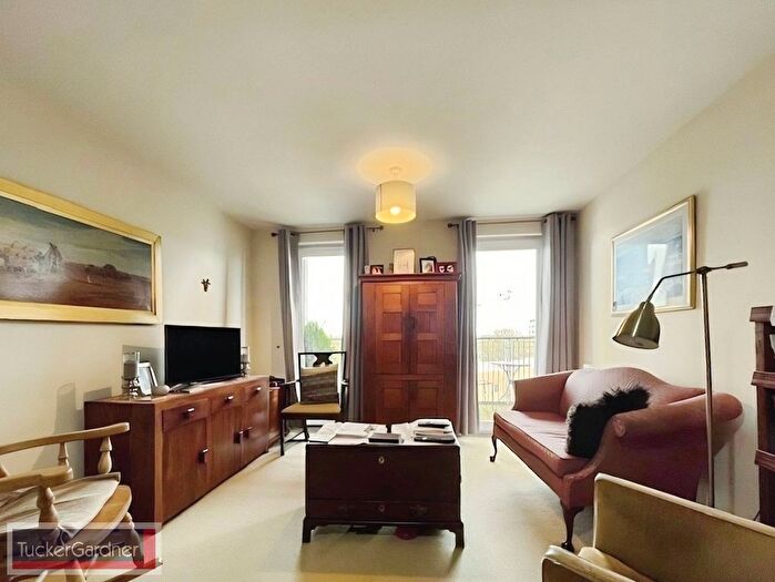 2 Bedroom Flat To Rent In Warren Close, Cambridge, CB2