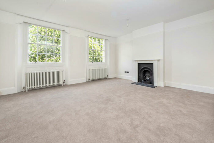 2 Bedroom Apartment To Rent In Canonbury Square, Islington, London, N1
