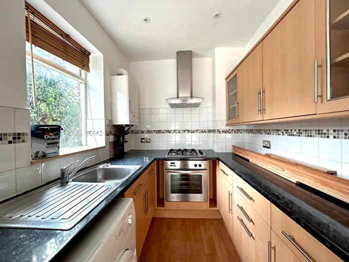 2 Bedroom Apartment To Rent In Lewisham Way, New Cross, London, SE14