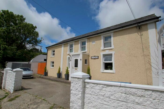 4 Bedroom Detached House For Sale In Cwrtnewydd, Llanybydder, SA40