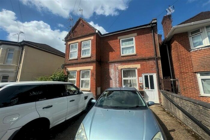 1 Bedroom Flat To Rent In Westridge Road, Portswood, SO17