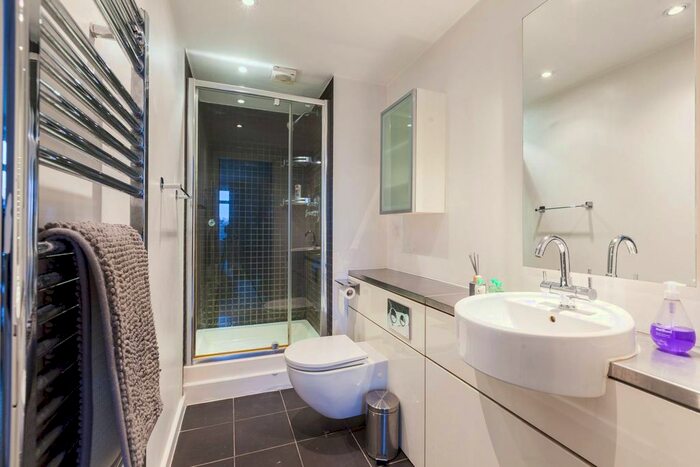 2 Bedroom Flat To Rent In Bacon Street, Shoreditch, London, E2