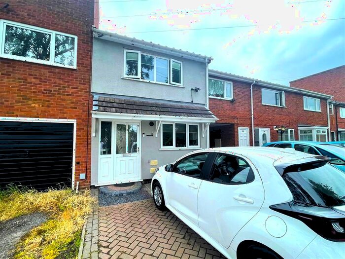 2 Bedroom Semi-Detached House To Rent In Oatmill Close, Darlaston, Wednesbury, WS10