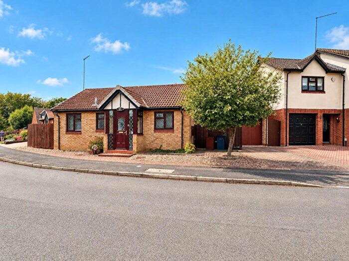 2 Bedroom Detached Bungalow For Sale In Barn Owl Close, East Hunsbury, Northampton, NN4