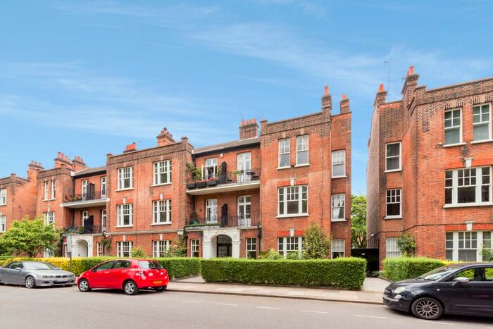 3 Bedroom Flat To Rent In Bishops Park Road, London, SW6