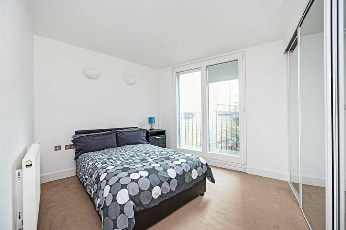 1 Bedroom Flat To Rent In Goswell Road, Angel, London, EC1V