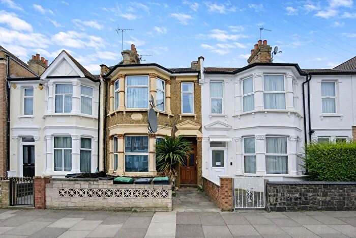 2 Bedroom Flat To Rent In Meads Road, London, N22